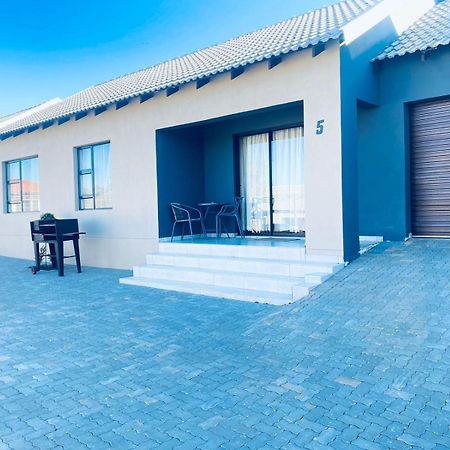 Tranquility Guesthouse Standerton Ngoại thất bức ảnh